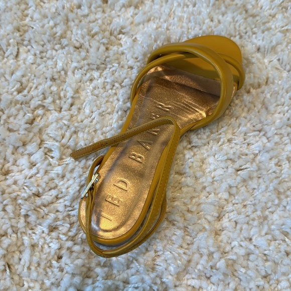 Ted Baker London Womens Leather Crisscrossing Straps Sheahh Sandal Yellow Size 8 - Picture 4 of 6